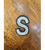 PUL PAYET İŞLEME S HARFİ ARMA DİKİŞ APLİKE 6X4 CM (Beyaz)
