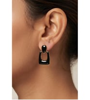 MİNELİ ÇELİK SALLANTILI KÜPE 3 CM.