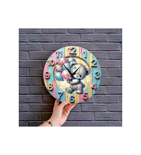 bilge Tasarım 2D GÖRÜNÜMLÜ BASKILI ÇOCUK ODASI Duvar Saati 30 x 30CM (Çok Renkli)