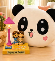 Kişiye Özel İsimli İyi Ki Varsın Arkadaşa Hediye Masa Lambası & Panda Yastık