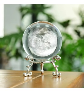 Ay Desenli Kristal Küre Dekoru – Metal Standlı Şık Masa Süsü