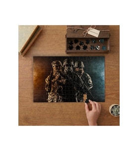 Kamuflajlı Amerikan Askerleri Tasarımı 240 parça Ahşap Puzzle Ahşap Kutuda MP03557