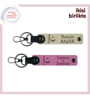 Sevgilinin İsmine Kişisel Hediye, Ayyıldız ve Türkiye Temalı Deri Anahtarlık Takım, S Kahve-Pembe