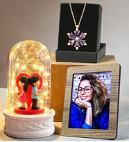 Kişiye Özel Fotoğraflı Hediye Seti LED Işıklı Sırt Sırta Aşıklar Temalı Fanus ve Gerçek Ametist Taşlı Lotus Kolye