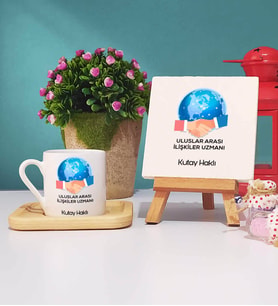 Uluslararası İlişkiler Uzmanı Ahşap Altlıklı Türk Kahvesi Fincanı ve Dekoratif Taş Baskı