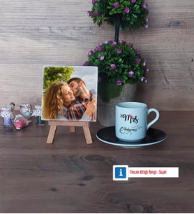 Eşe Hediye Mrs Fotoğraflı Dekoratif Taş, Ahşap Altlıklı Türk Kahvesi Fincanı Hediye Yıl Dönümü Hediyesi (Model 7)