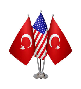 Masa Üstü Amerika Bayrağı Türk Bayrağı Üçlü Krom Direk Masa Bayrak Seti