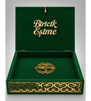 Kişiye Özel Kadife Kaplı Kutulu Kur’an-ı Kerim ve İnci Tesbih Seti – Şık ve Özel Tasarım