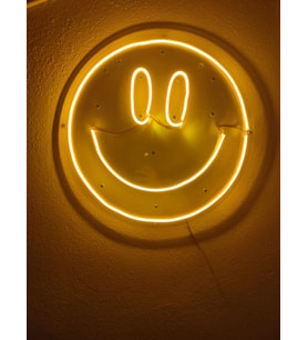 Gülenyüz Neon emoji smile Neon  Led Dekoratif Duvar Aydınlatması Neon Duvar Yazısı 50x50cm