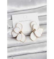 Beyaz Mineli Lotus Model Pirinç Kadın Küpe