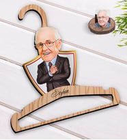 BK Gift Kişiye Özel Dede Karikatürlü Standart Boy Ahşap Elbise Askısı-1