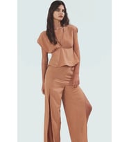 Yazlık Kolsuz Bluz ve Yırtmaçlı Pantolon Takım Dokuma Kumaş Yüksek Kalite Modern Stil