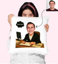 Memur Erkek Masa Başı İş Yapan Karikatürlü Kişiye Özel Yastık