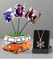 Kişiye Özel Hediye Seti Gerçek Ametist Taşlı Lotus Kolye ve 3 Fotoğraflı Vosvos Saksı Hediye Seti (Model 3)