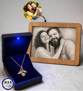 925 Ayar Rose Melek Kolyesi 100 Dilde Seni Seviyorum ve Kişiye Özel Karakalem Fotoğraflı Ahşap Çerçeve
