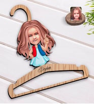 BK Gift Kişiye Özel Kız Çocuk Karikatürlü Standart Boy Ahşap Elbise Askısı-17