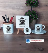 Erkek Kuaförü Hediye Seti Dekoratif Taş, Kalemlik, Ahşap Altlıklı Türk Kahvesi Fincanı, Ahşap Anahtarlık Hediye (Model 2)