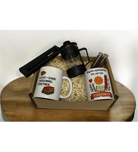 ÖĞRETMENLER GÜNÜ HEDİYE SETİ (BARDAK, KALEMLİK, KALEM, FRENCH PRESS, FİLTRE KAHVE, YEŞİL ÇAY) (Çok Renkli-Beyaz)