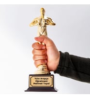 Yılın Arapça Öğretmeni Oscar Ödülü Heykeli
