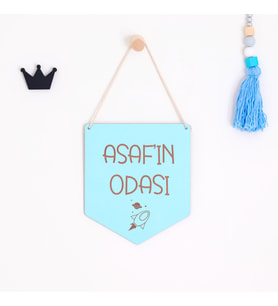 Kişiye Özel Ahşap Çocuk Odası Kapı Süsü – İsimli ve Temalı Oda Tabelası