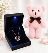 Işıklı Kutusunda 925 Ayar Gümüş Renkli Taşlı Yuvarlak Kelebek Yuvası Kadın Kolye - Pembe Peluş Ayıcık Hediyeli