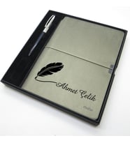 Scrikss İsme Özel Verona Defter & İsme Özel Scrikss Metal Lacivert Tükenmez Kalem Seti (Öğretmenler Günü veya başka bir mesaj işlenebilir) (Karışık)