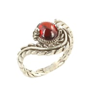 925 Ayar Gümüş Kapüşon Oval Garnet Taşlı Sarmaşık Yüzük