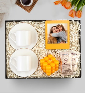 Kişiye Özel Turuncu İnstagram Çerçeve & Turuncu Bubble Mum & 2'li Gold Detaylı Beyaz Fincan & Mehmet Efendi 2'li Tek İçimlik Türk Kahvesi Hediye Seti