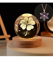 Kişiye Özel Büyük Boy Işıklı Ahşap Kaideli Yonca Temalı Cam Küre 8cm Ve Lotus Çiçeği Kolye