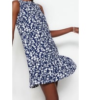 Moda Stil Regular Bisiklet Yaka Mini Boy Çiçek Baskılı Sıfır Kol Volanlı Shift Düz Esnek Örme Elbise (İndigo)