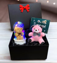Siyah Hediye Kutusunda Renkli Led Işıklı Fanus ve Pembe Peluş Ayıcık (Model 4)