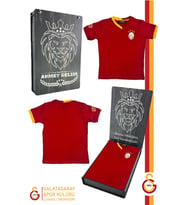 Galatasaray Orijinal Lisanslı Kırmızı Basic Çocuk T-shirt Kişiye Özel Hediyelik Ahşap Kutulu