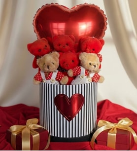 Kalp Balonlu Şirin Elbiseli ve Kırmızı Peluş Ayıcık Buketi - Premium Kalp Logolu Hediye Kutusu, Gift Box - Sevgiliye, Arkadaşa Sürpriz Doğum Günü & Tebrik - Kutlama Hediyesi