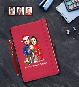 Kişiye Özel Yılbaşı Aile Karikatürlü Kırmızı Defter Kalem Hediye Seti Model-3
