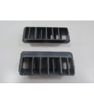 VOLKSWAGEN TRANSPORTER- T4- 90/95; ÖN GÖĞÜS CAM HAVALANDIRMA IZGARASI SAĞ/SOL SET (2 PARÇA) 70181907