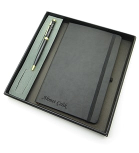 Signator® Codex  N104 Kişiye Özel Defterli Set - İsme Özel Siyah Kalem + İsme Özel Siyah Defter  İsme Özel Kutusunda Hediyelik Set (Karışık)