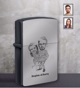 Kişiye Özel Yılbaşı Sevgili Karikatürlü Siyah Benzinli Çakmak Model-7