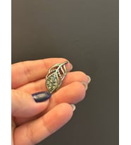 ZİRKON TAŞLI YAPRAK BROŞ YAKA İĞNESİ GİYİM TÜRBAN AKSESUARI 3X1 CM (Füme)