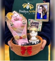 Size Özel Fotoğraflı Hediye Sepeti  Pembe Ayıcıklı Buket, Işıklı Beyaz Melekli Fanus
