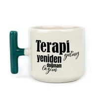 Terapi Yetmez Yeniden Doğmam Lazım Baskılı Yeşil Kulplu T Kupa