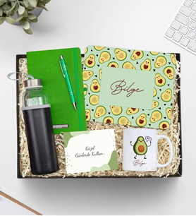 Kişiye Özel Avokado Baskılı Mouse Pad & Özel Deri Kılıflı 500 ML Siyah Su Matarası & Gümüş Renk Detaylı Yeşil Tükenmez Kalem & Tasarım Kupa & Yeşil Defter Hediye Seti
