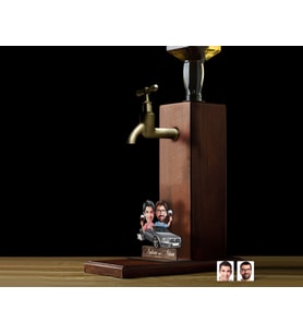 BK Gift Kişiye Özel Kankalar Karikatürlü Musluklu Ahşap Viski Standı-2, Viski Çeşmesi, Doğum Günü Hediyesi, İçecek Dispenseri