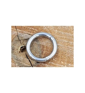 Halka Tragus Piercing