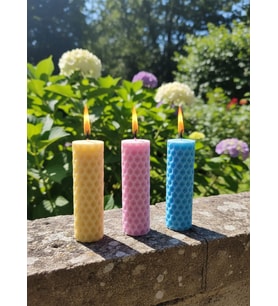 SİLİNDİRİK PETEK 3'LÜ HEDİYELİK DEKORATİF HOŞ KOKULU SOYA WAX MUM (SARI + MAVİ + PEMBE RENKLİ)