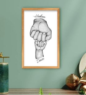 BK Gift Kişiye Özel Siyah Beyaz Baba ve Çocuklar El Tasarımlı Ahşap Çerçeveli Tablo-1 40x25cm, Babaya Hediye, Yeni Doğum Hediyesi