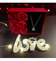 Kişiye Özel Sonsuz LOVE FOREVER Yazılı Hediye Kutusunda Zarif 925 Ayar Gümüş Tektaş Kolye ve Seni Seviyorum Kartları
