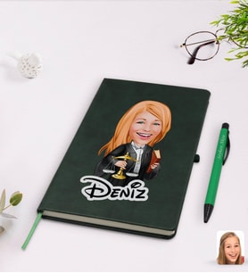 BK Gift Kişiye Özel Kadın Avukat Karikatürlü Yeşil Termo Deri Defter Kalem Seti Model 1