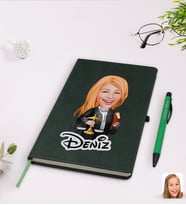 BK Gift Kişiye Özel Kadın Avukat Karikatürlü Yeşil Termo Deri Defter Kalem Seti Model 1