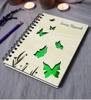 Kişiye Özel Kelebek Desenli Ahşap Kapaklı Defter - Ajanda - İsme Özel - A5 60 Yaprak (120 SAYFA) Hediyelik (Yeşil)