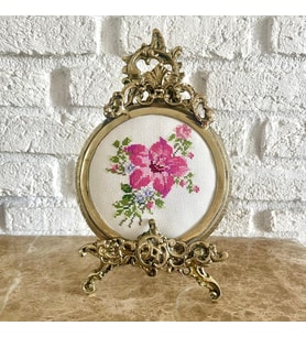Seretamin Handmade Pembe Zambak Kanaviçe Nakışlı Pirinç Çerçeve